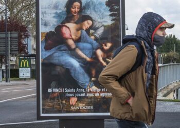 32 French Cities Replace OOH With Works of Art