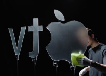 Apple — New Intro Was Built With Actual Glass By TWBA