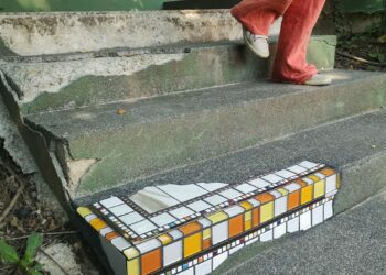 Revitalizes Cracked Pavement By Ememem