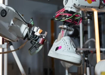 B.I.L.L. – A Sneaker Robot By Longevity Lab