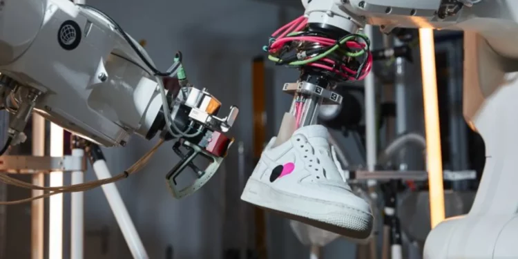 B.I.L.L. – A Sneaker Robot By Longevity Lab