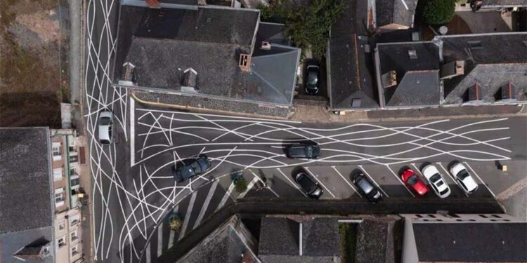 Squiggly Lines On Roads To Stop Cars From Speeding