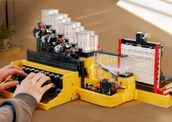 Building a Functional LEGO Typewriter  By Koenkun Bricks