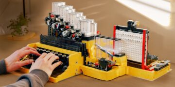 Building a Functional LEGO Typewriter  By Koenkun Bricks