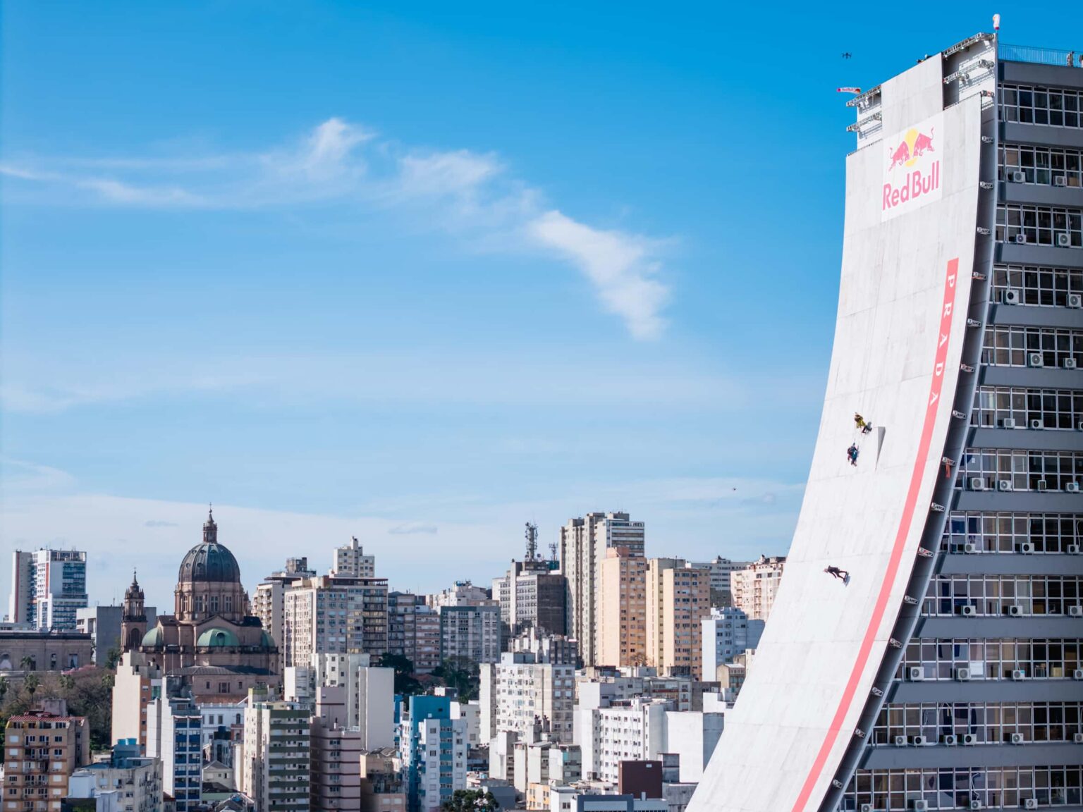 Red Bull — Skateboarding Down the World’s Biggest Ramp – THEINSPIRATION.COM