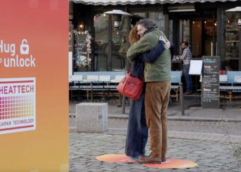 UNIQLO — Hug To Unlock